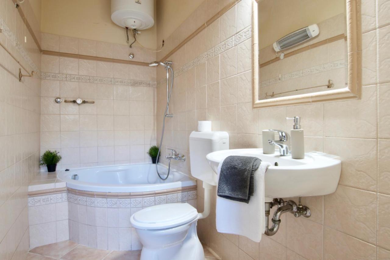 Standard Apartment By Hi5 - Nyugati Square Budapest Kültér fotó